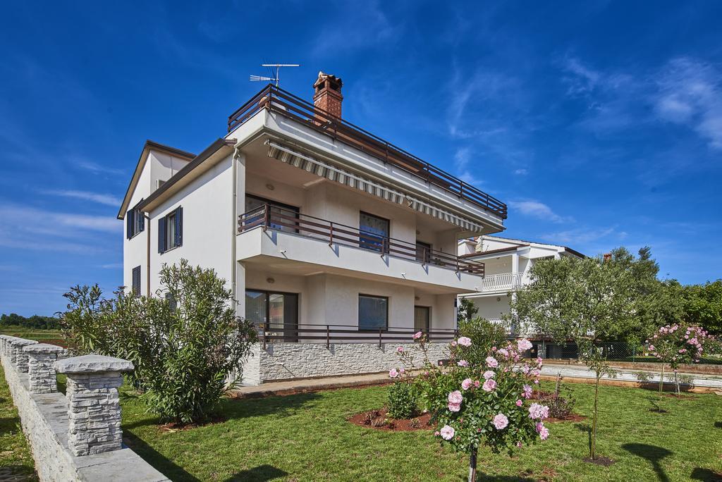 Lovely Roses Apartment Umag Ngoại thất bức ảnh